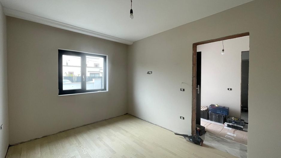 Duplex-4 dormitoare- despartit prin garaj -SUPER POZITIE - Poză 6