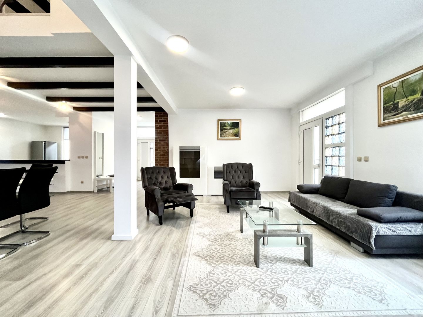 Casă luminoasă cu curte și garaj, perfectă pentru familie | Braytim - Poză 4