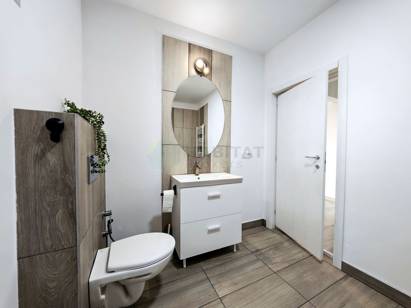 Vilă Individuală cu o curte generoasa zona Aparatorii Patriei - Poză 21