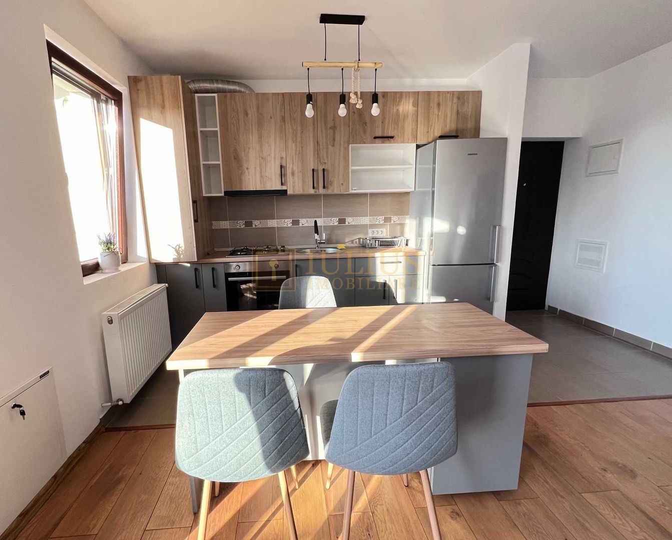 2 camere| Giroc (central)| loc de parcare| apartament spatios| - Poză 3