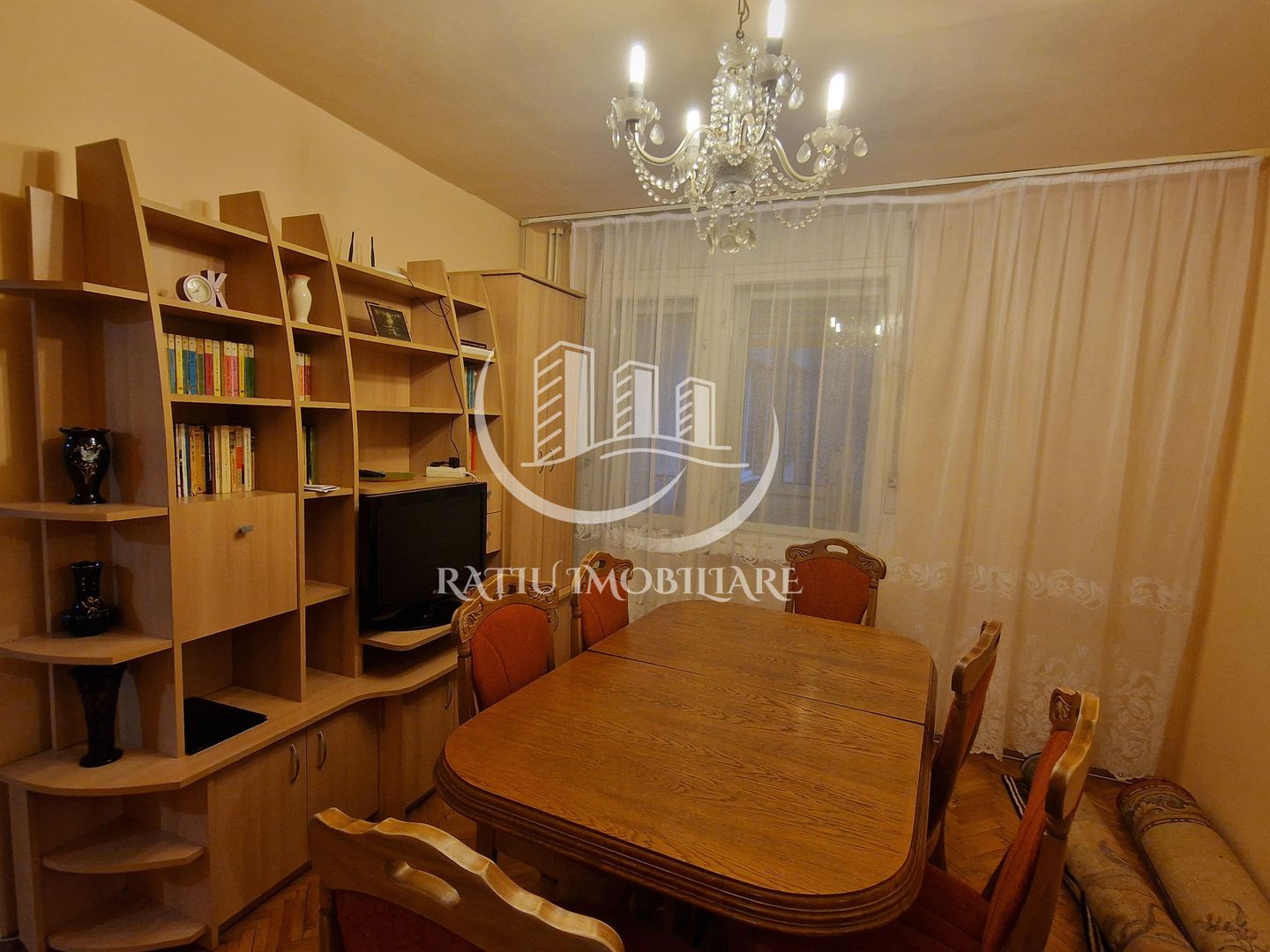 Apartament cu 4 camere | Decebal | Oradea - Poză 1