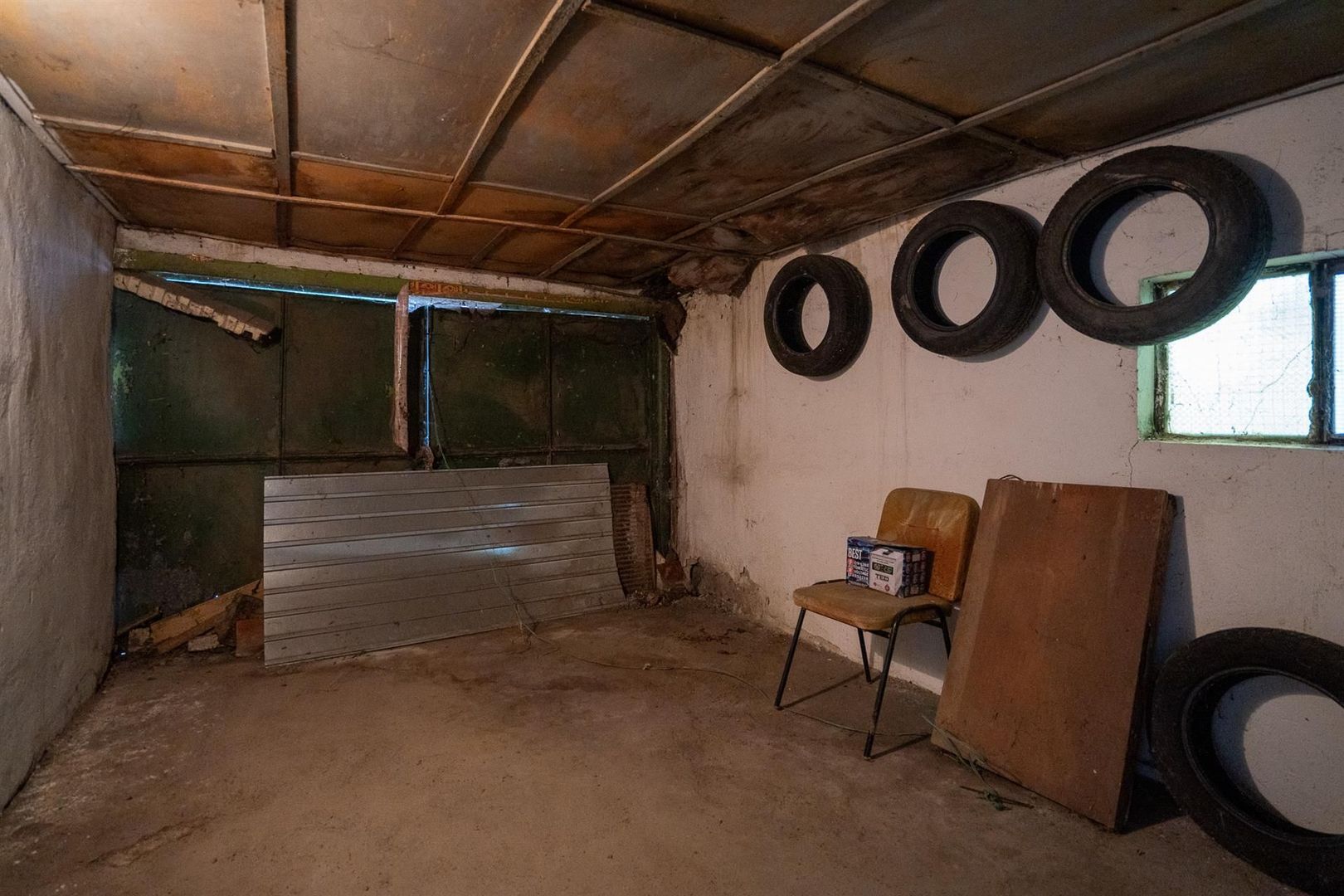 Casa singur in curte  cu dublu front stradal cu garaj in Iosia - Poză 10