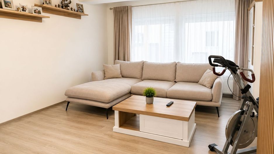 Duplex Spațios cu 3 Dormitoare și Curte Amenajată | - Poză 1
