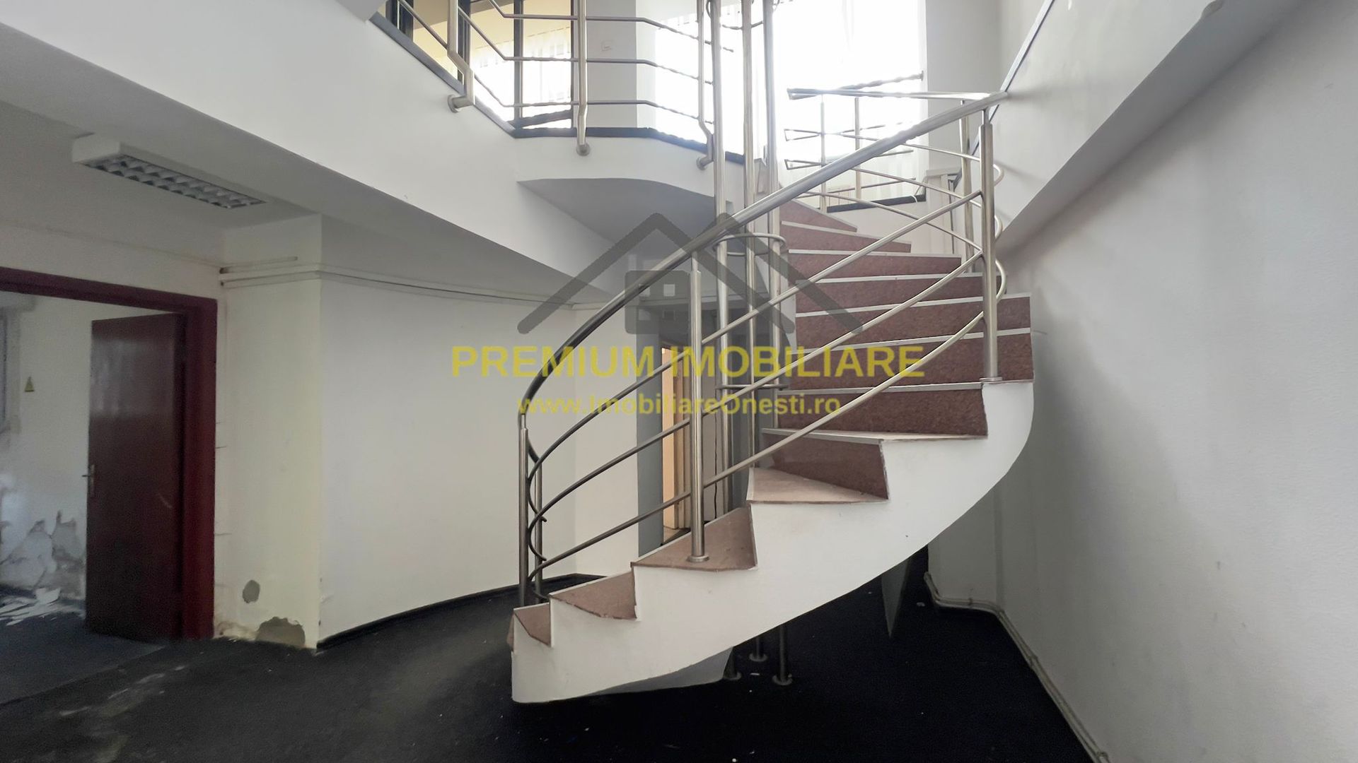 CLADIRE DE BIROURI - Poză 3