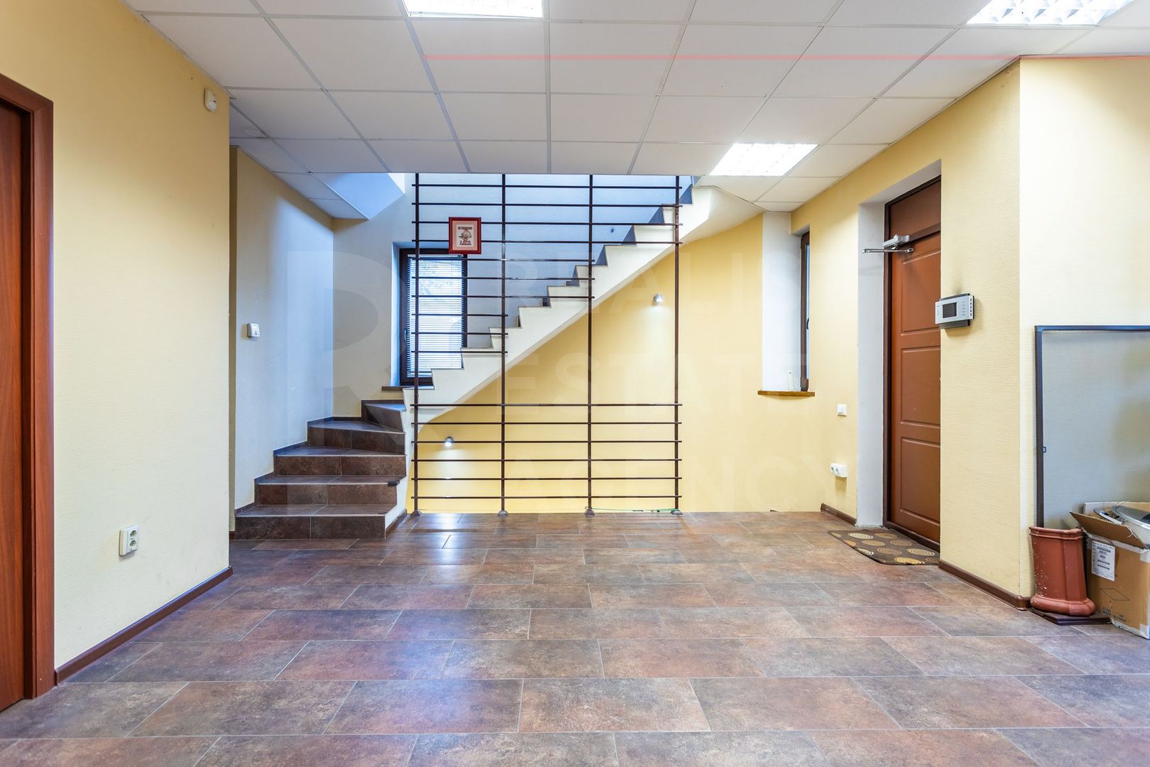 Vanzare spatiu comercial de 256 m2 în centrul capitalei - Poză 19