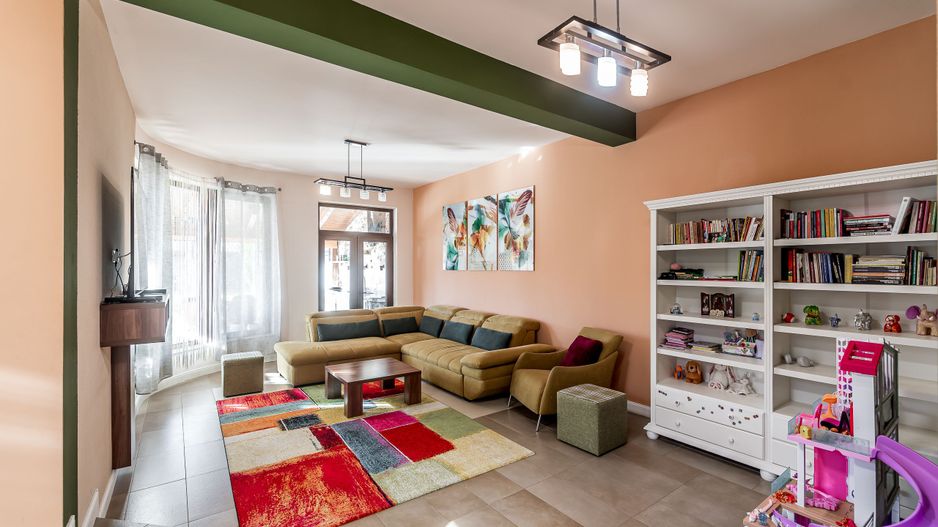 Casă cu5 camere, teren 720 mp, fotovoltaice 13 kW, Aradul Nou - Poză 5