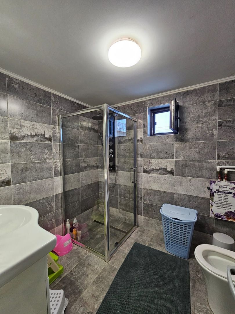 Casă / Vilă cu 5 camere de vânzare în Craiova - Poză 14