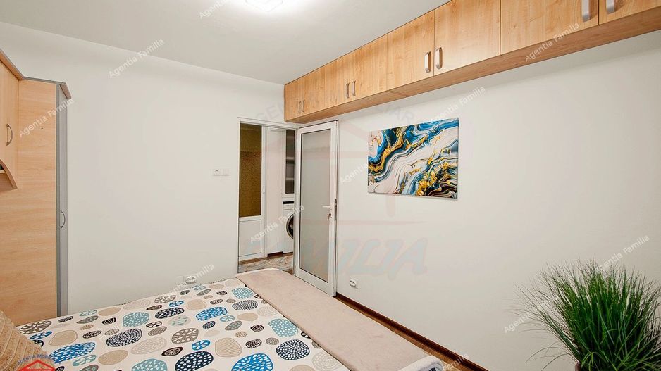 De închiriat apartament 3 camere, Micro 21 - Poză 4