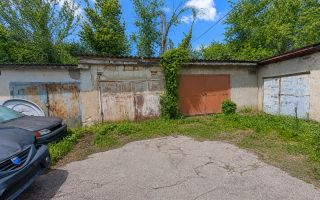 Garaj solid cu subsol mare – perfect pentru mașină sau depozitare. - Poză 1