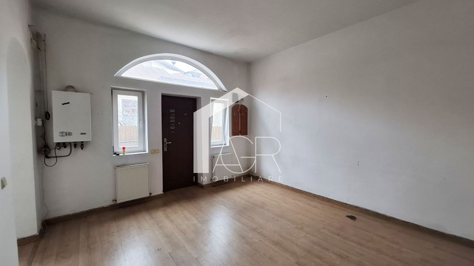 Casa cu 4 camere, zona Central - Poză 12