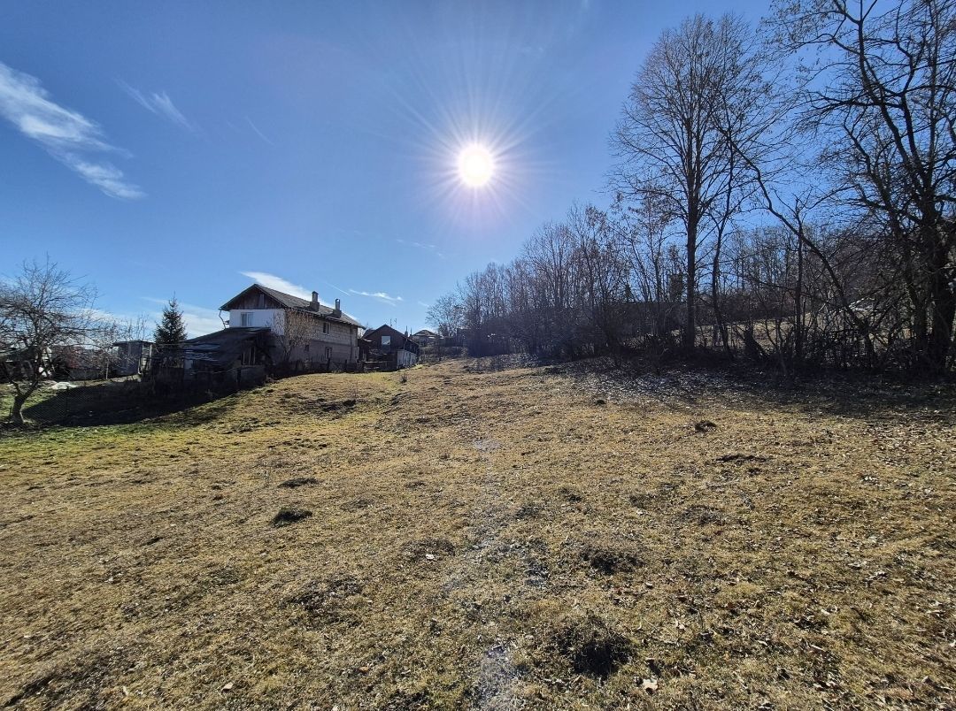 Teren intravilan 3526 mp cu vedere superba catre munte! - Poză 2