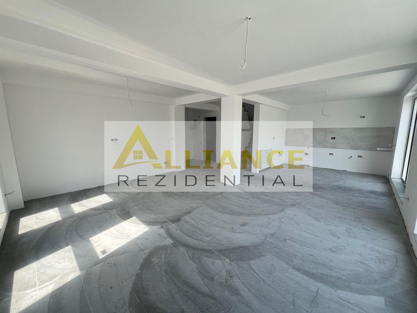 Vila Individuala - 5 camere-3 bai-Strada Miorita-500 M  de STV - Poză 11