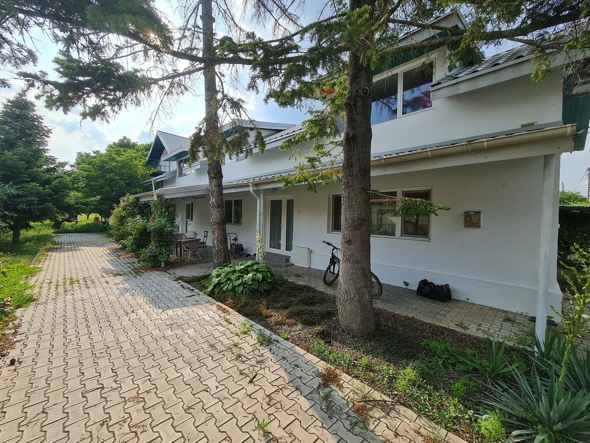 Casa in zona centralain vecinatatea padurii - Poză 2