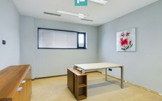 Clădire modernă pentru birouri 340 mp - Poză 14