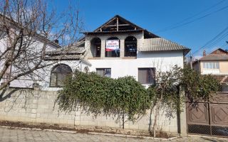 Casă de vânzare - Poză 1