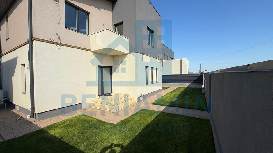 Casa Moderna-Damila-3 dormitoare-curte amenajata-La cheie-Asfalt - Poză 1