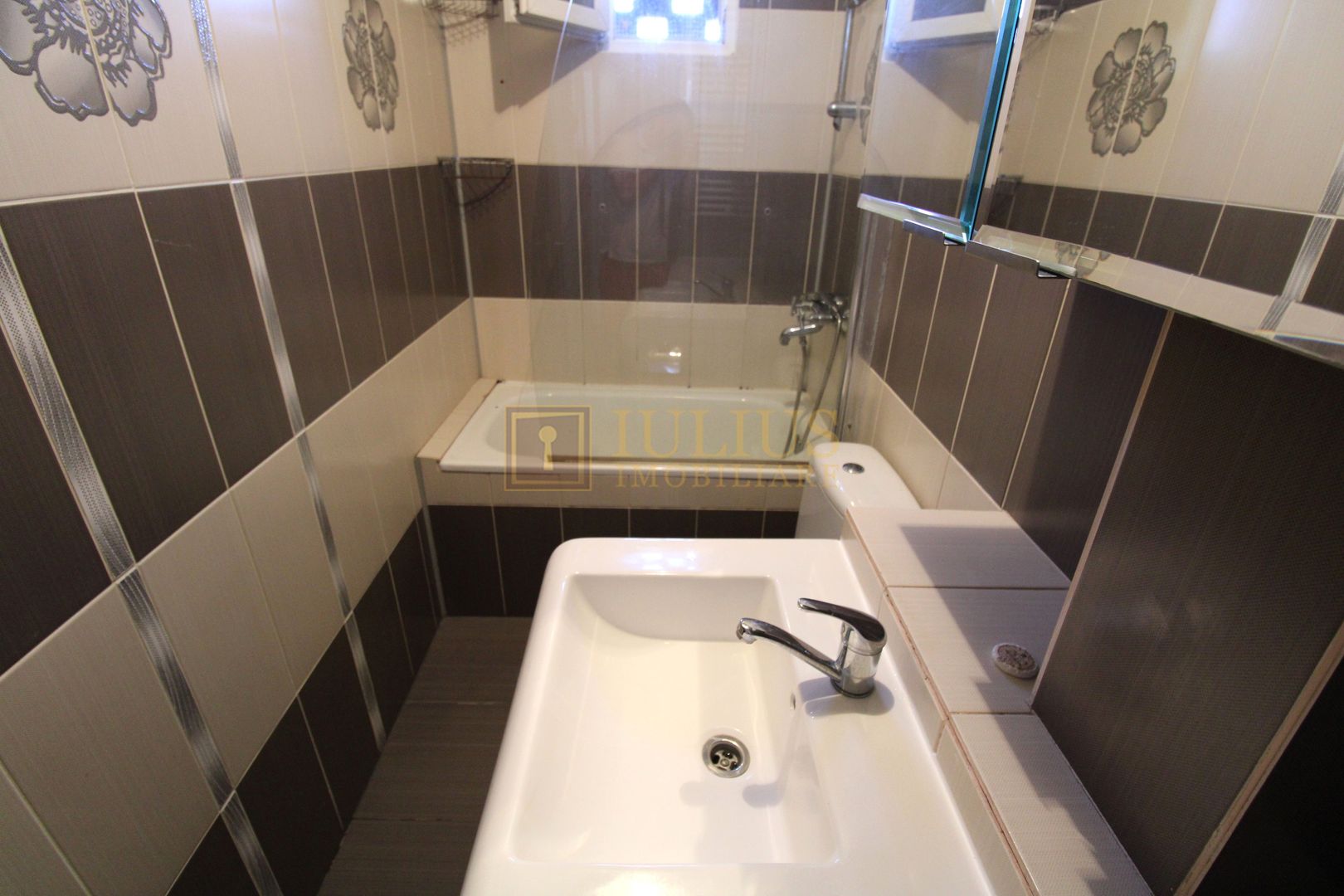 2 camere, centrala proprie, aer conditionat. - Poză 9