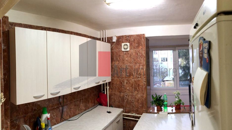 Vânzare apartament 3 camere Piața Sudului - Secuilor - Poză 2