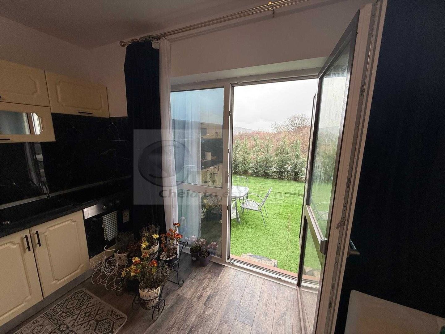 Apartament 2 camere – Grădină proprie – Vedere Lac Aroneanu - Poză 8