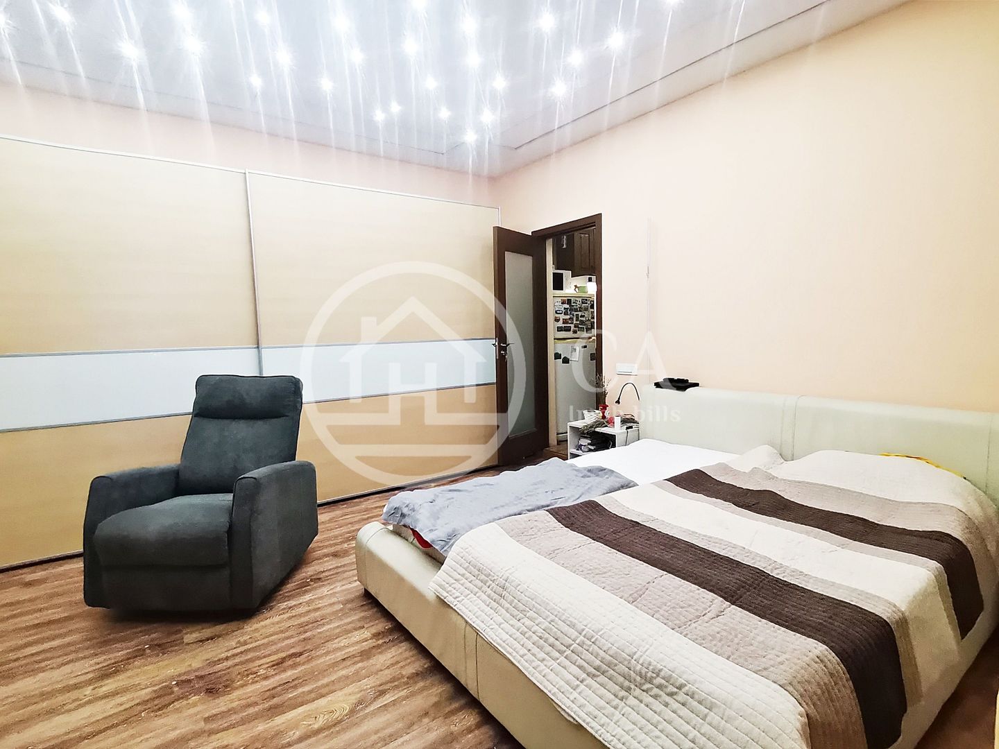 Apartament cu 3 camere la curte comuna de vanzare Ultracentral, Oradea - Poză 3
