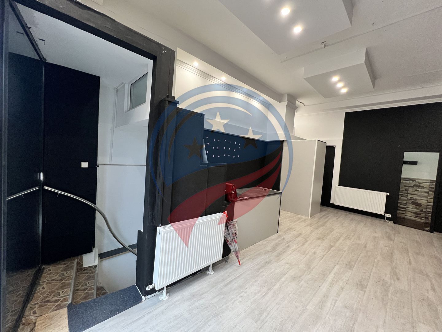 Spațiu comercial central de închiriat - Poză 2