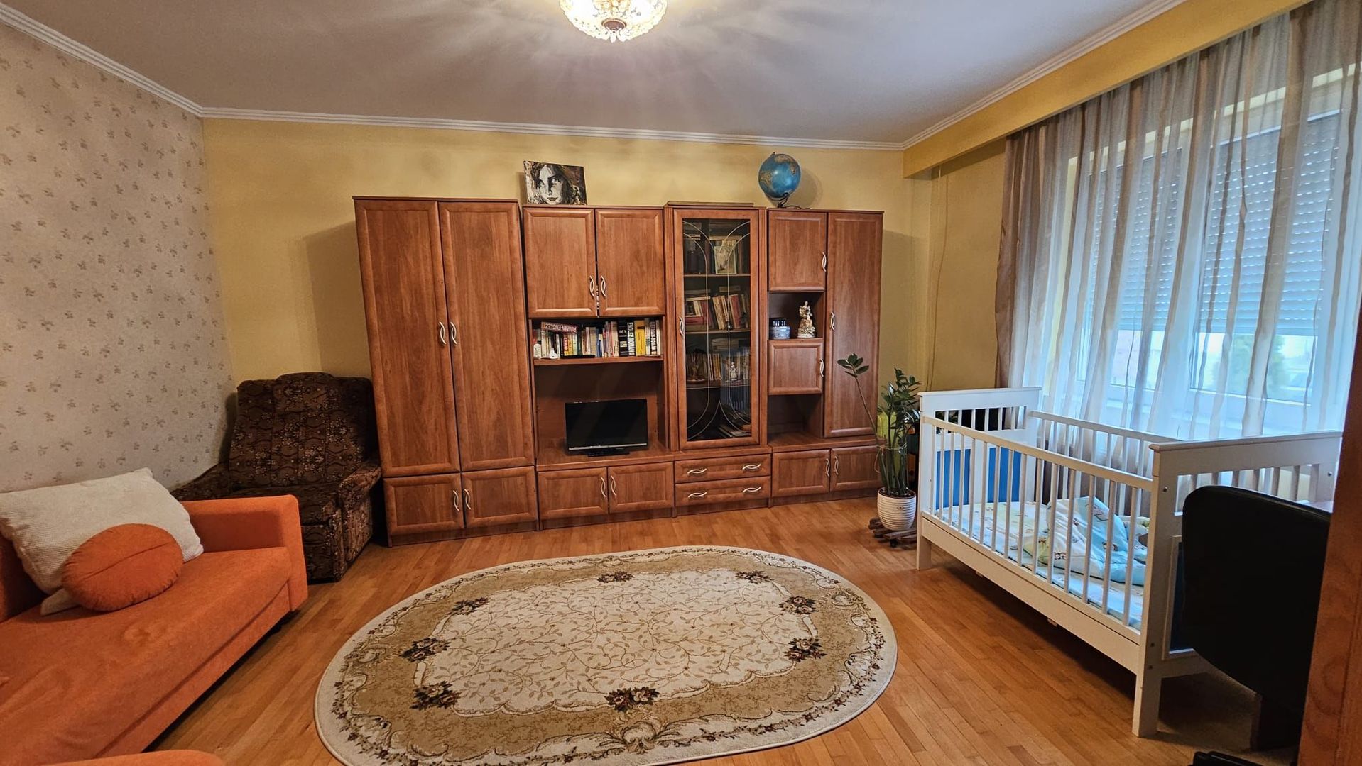 Casa 5 camere 3 bai garaj inchis si teren 700 mp utili in Lazaret - Poză 1