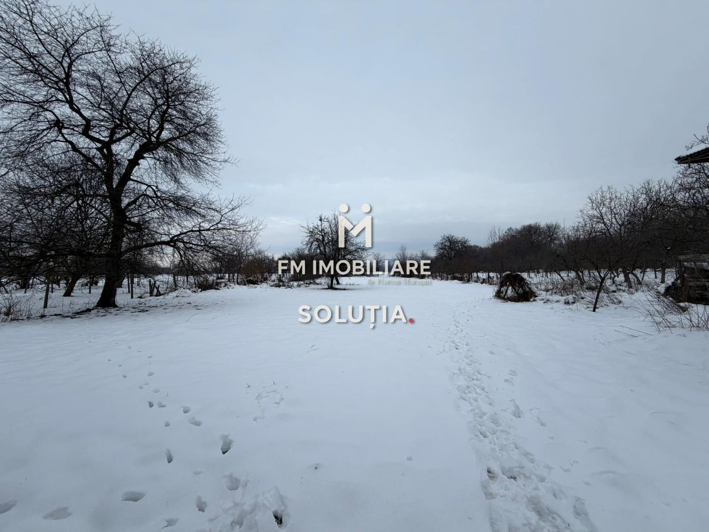 Casă cu teren generos în Buciumi - Poză 7