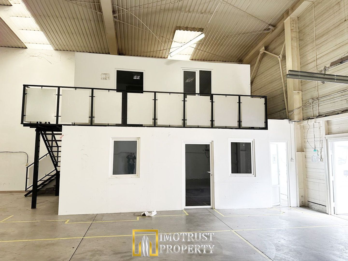 Hala mica de inchiriat Arad central 167 mp, cost redus, acces TIR - Poză 3