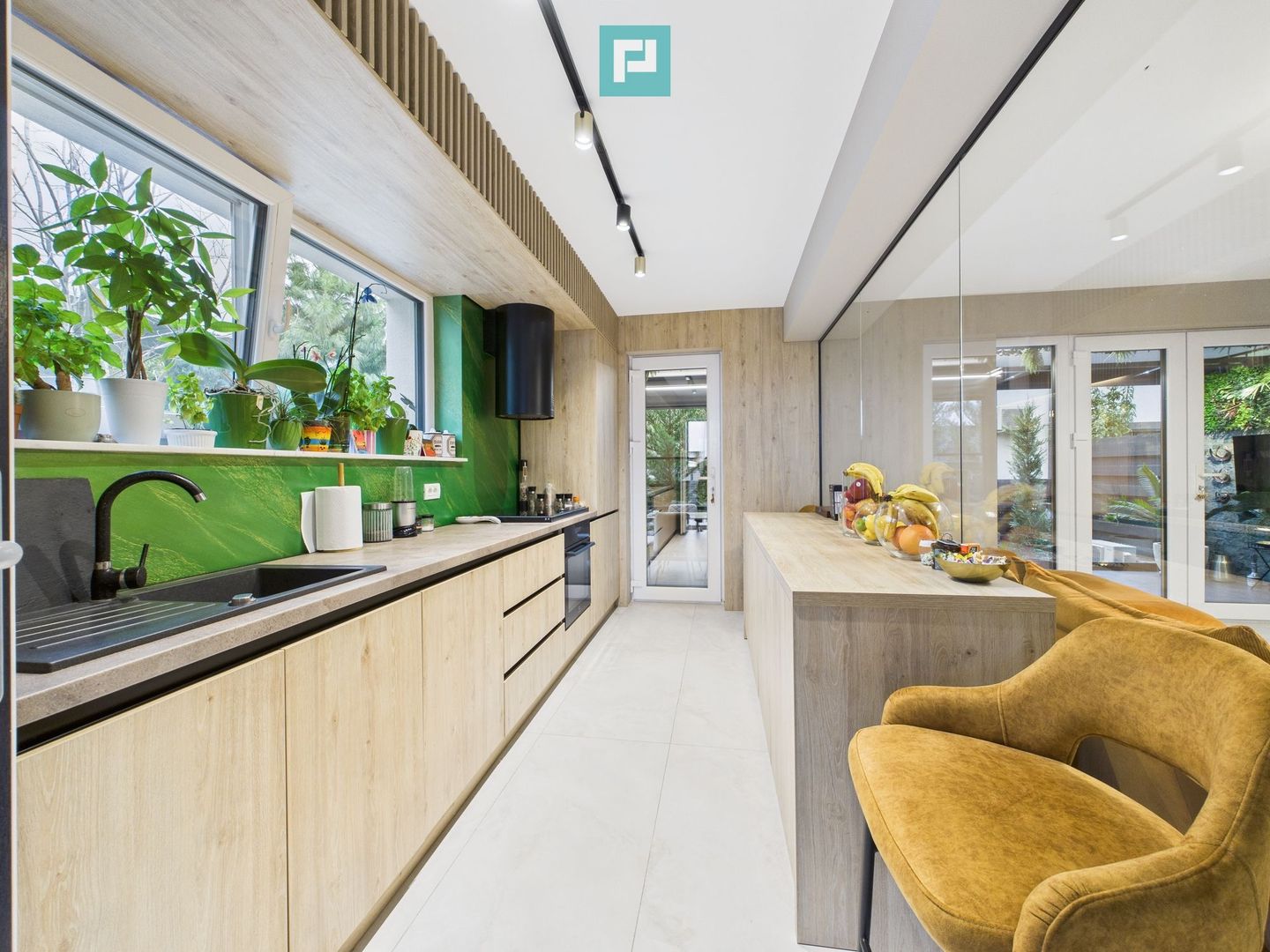 Casă modernă cu 5 camere, 4 băi și terasă închisă – Otopeni, central - Poză 5