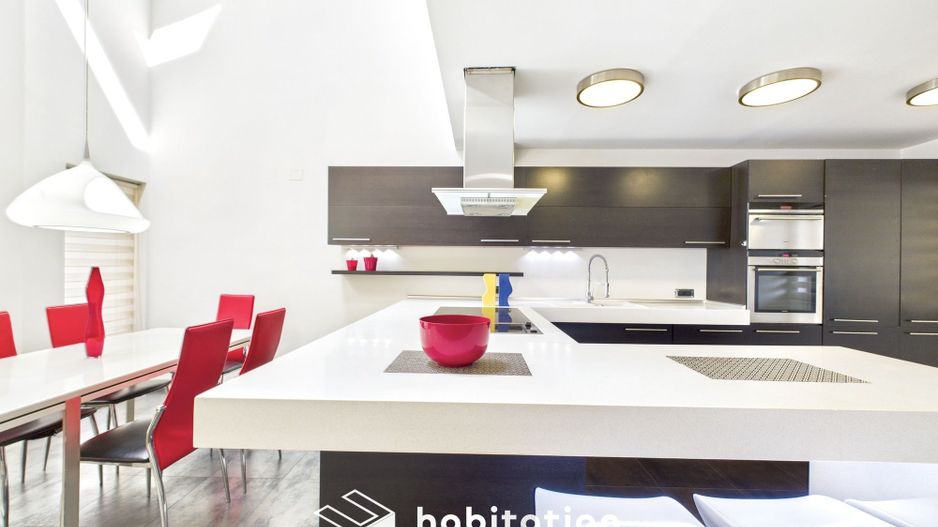 Descoperă eleganța unei case moderne– vizitează prin tur virtual - Poză 6