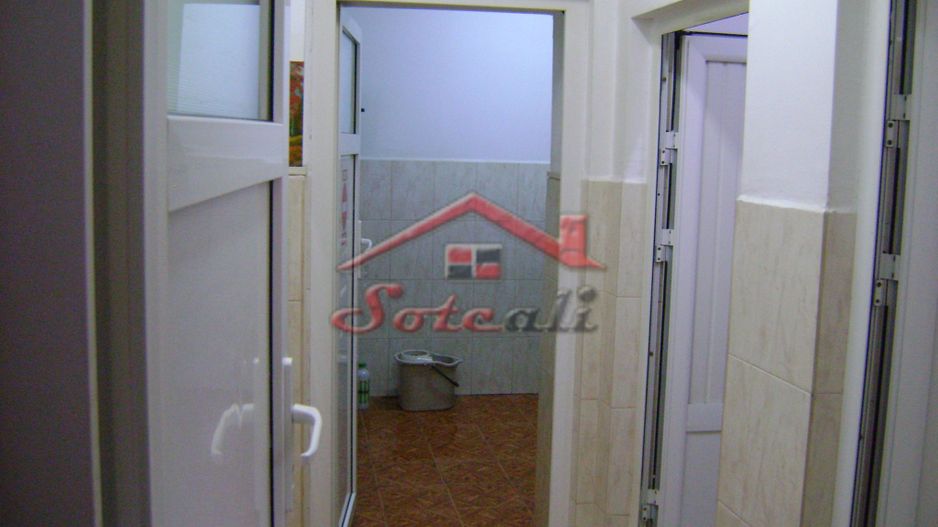 Pensiune de vanzare P+E Busteni - central - Poză 16
