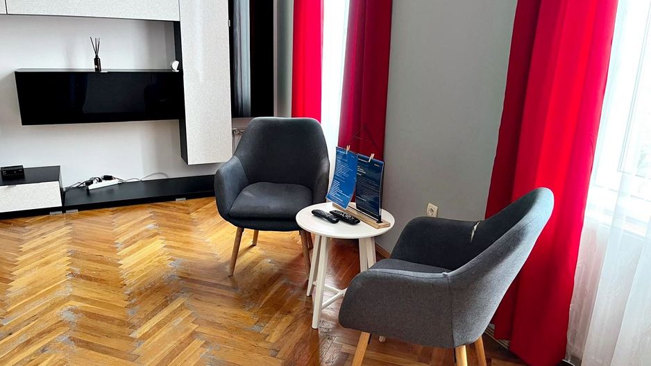 Zona Piața Unirii-Poarta Schei apartament spațios, mobilat complet - Poză 3