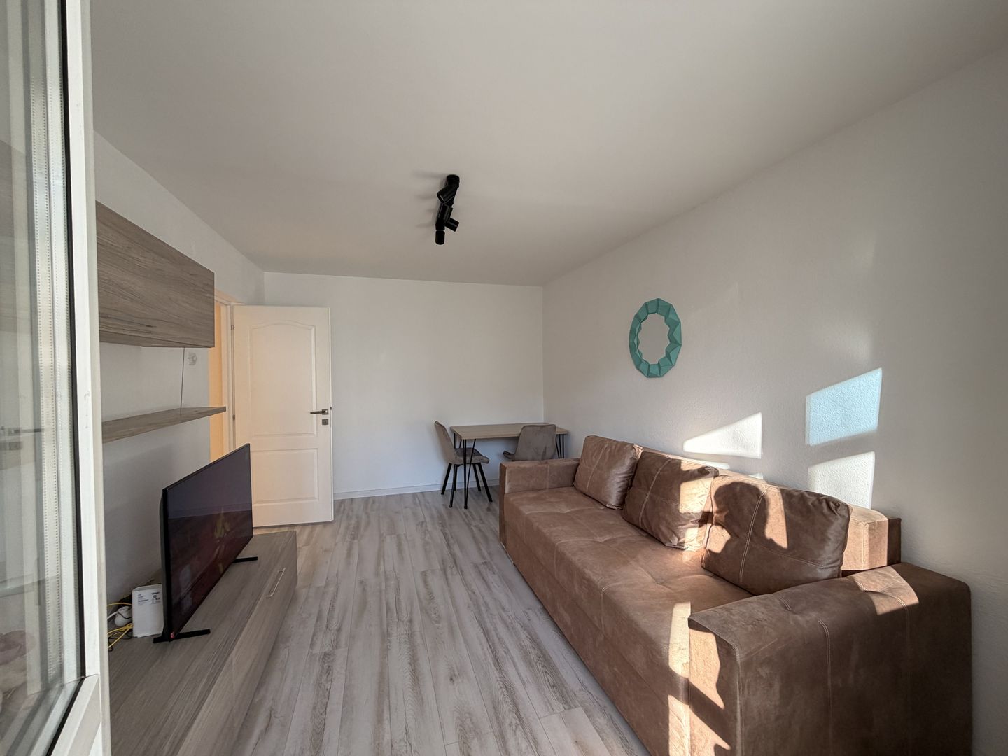 Apartament 2 camere renovat 2025, bloc 1976 – Sălăjan - Poză 2