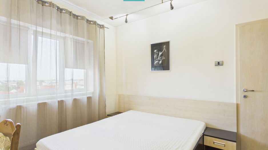 Apartament cu 3 camere și 2 băi zona Aurel Vlaicu - Poză 2