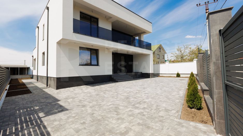 Vânzare, Hi-Tech, 2 nivele, 4 camere, strada  A. Lăpușneanu, Budești - Poză 2