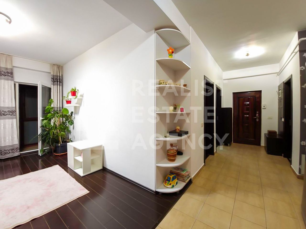 Vânzare, apartament cu 3 camere în zona Militari Residence - Poză 2