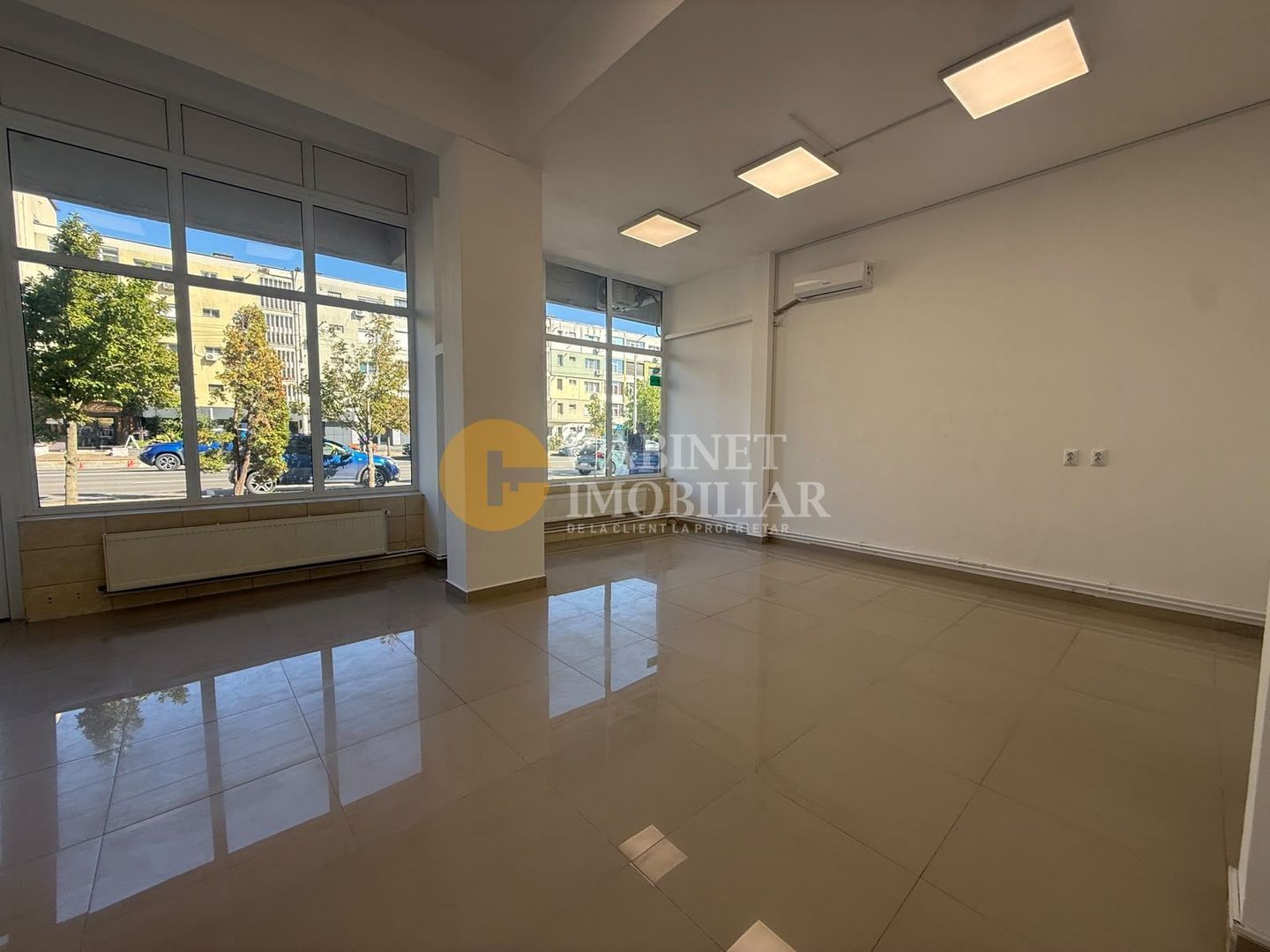Spatiu Comercial Vitrat- 60mp - Front Stradal - Podu Ros - Poză 5
