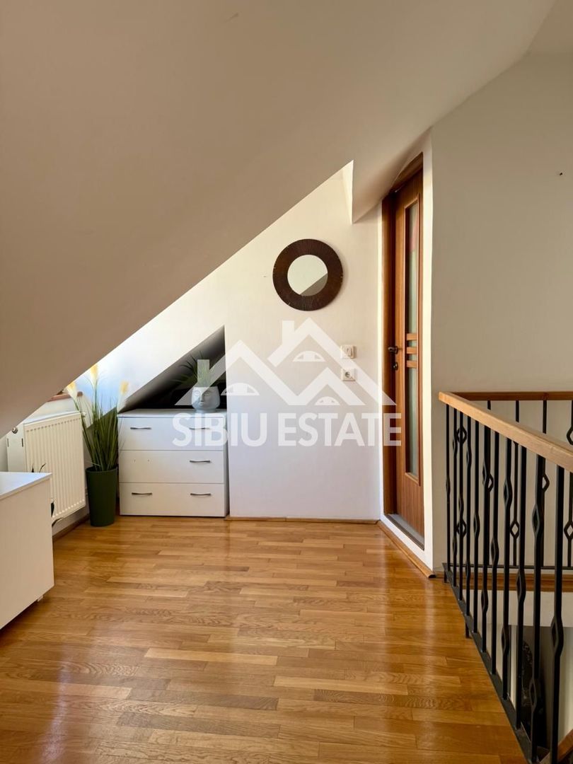 Casa de inchiriat cu 3 camere in Zona Ultracentrala - Poză 12