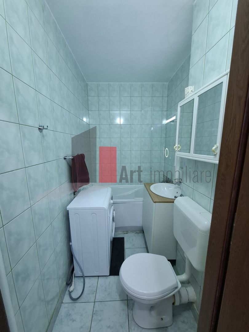 Gars. 31 mp, et 9/10, bloc reabilitat, instalații refăcute, mobilată și utilată - Poză 12