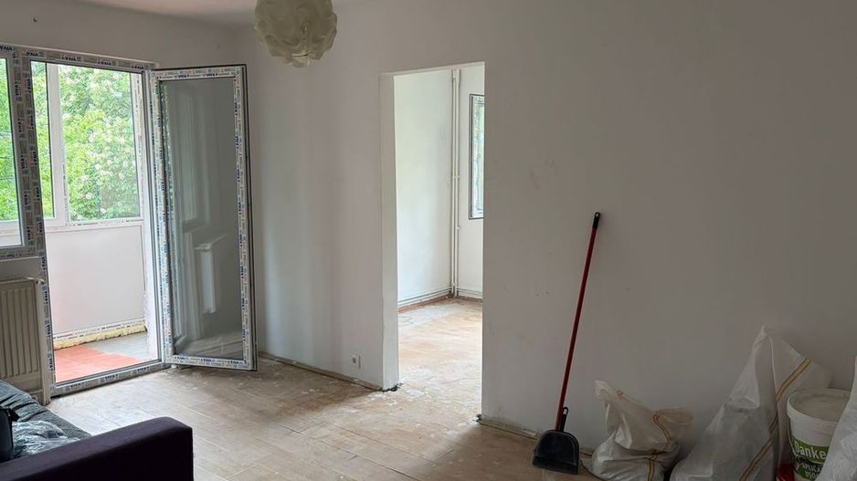 Dâmbu – Apartament 3 camere, etaj 2/4, balcon - Poză 1