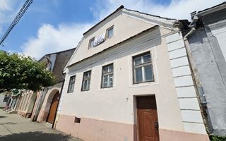 Casă veche, solidă, cu 4 camere, pivniță boltită și 4 băi – zonă centrală - Poză 2