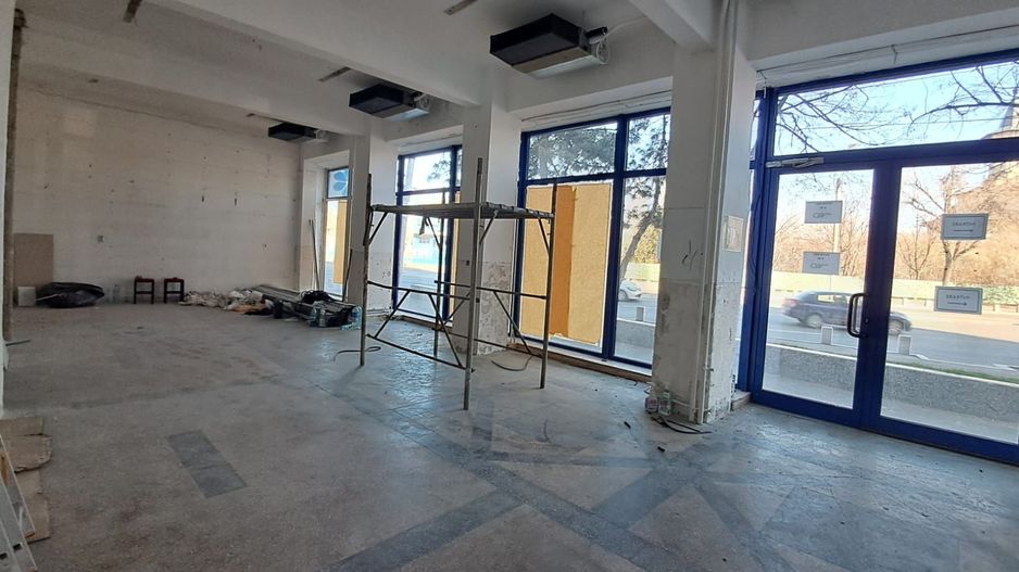 Spatiu comercial vitrina de 20 M - Metrou Eroii Revolutiei S143 - Poză 28