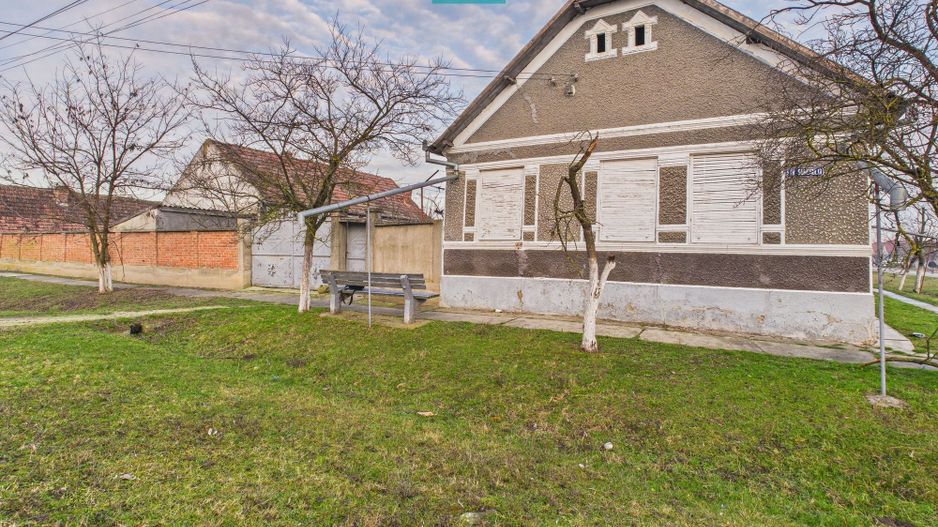 Proprietate cu 3 case din văiugă și teren în Nadab - Poză 1