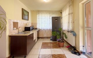 Casă cu 2 anexe transformate în locuințe, teren generos de 9 ari – Groși - Poză 8