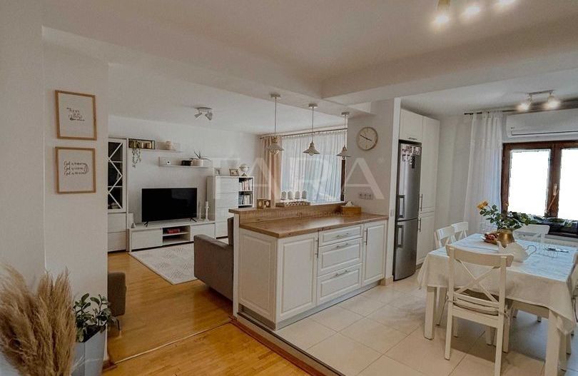 Apartament spațios, 4 camere, 106 mp, două balcoane, parcare, central. - Poză 3