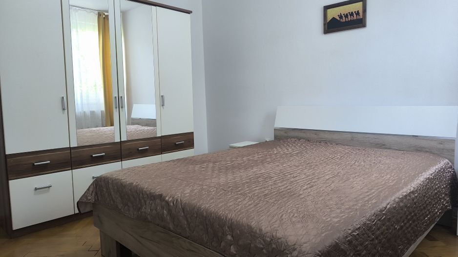 Apartament cu 3 camere in zona Semicentral ( Bodor Péter) - Poză 1