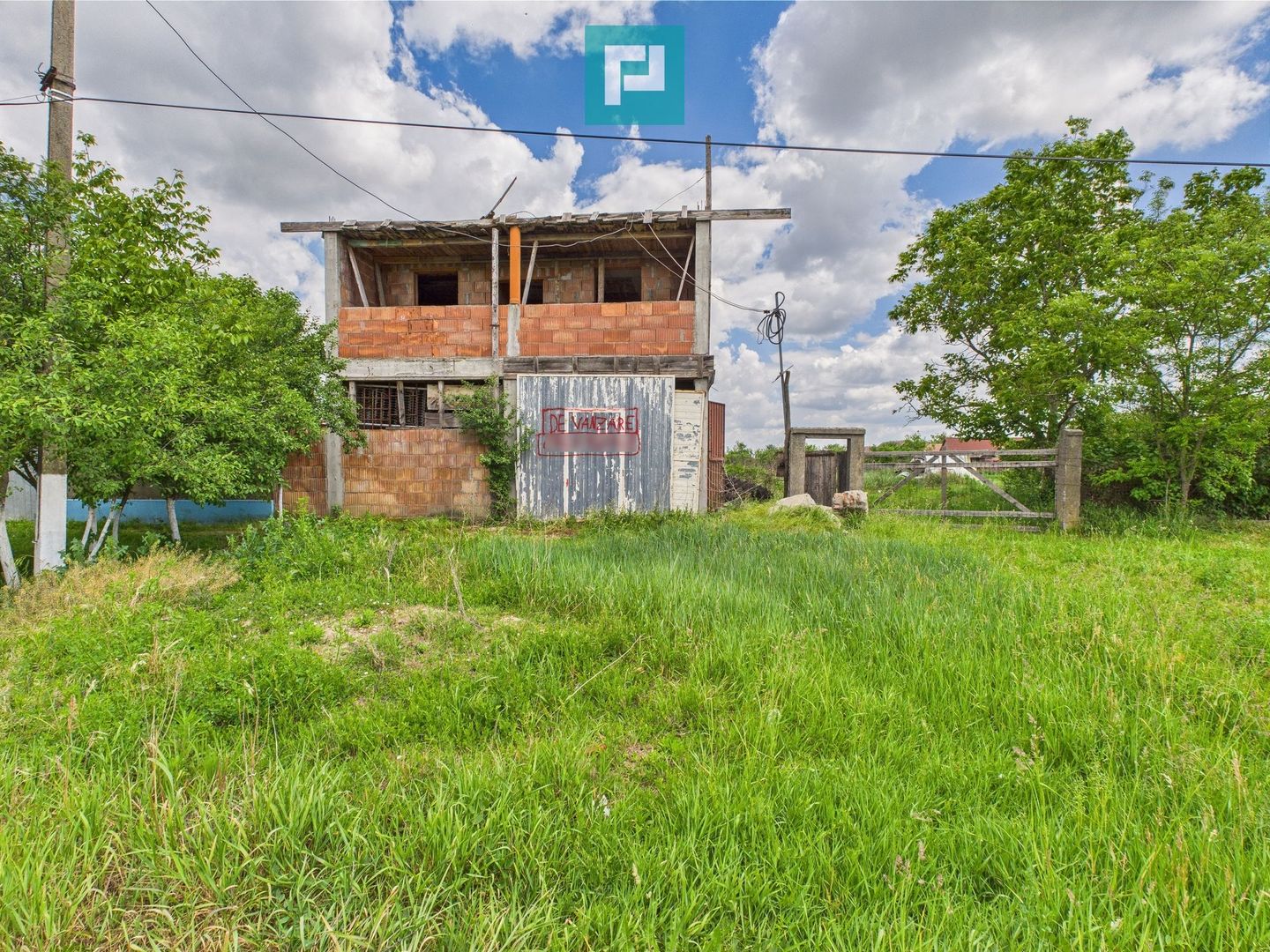 Casă mare, la rosu cu teren generos în Șimand - Poză 1