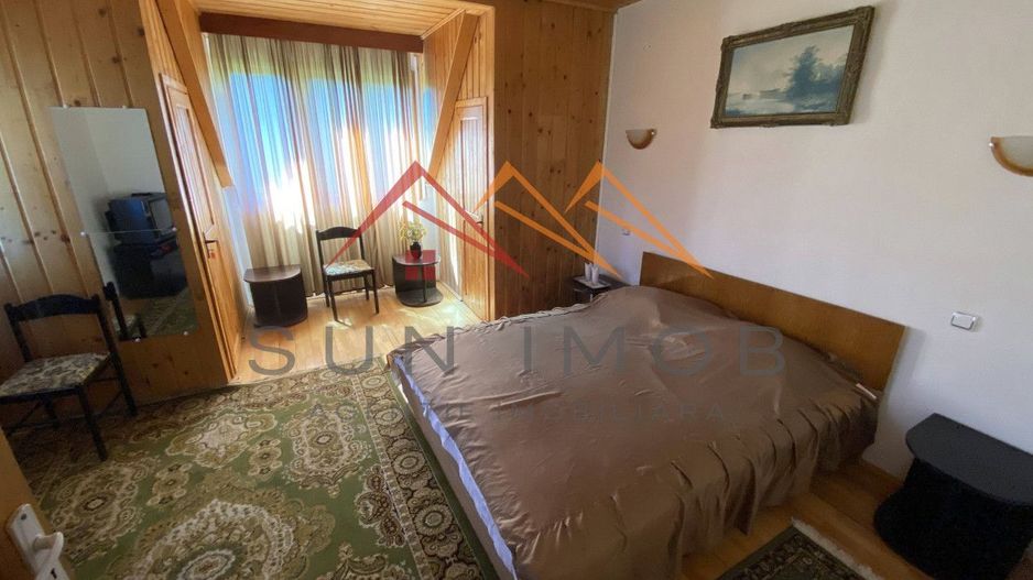 Vila de vanzare, teren 3100 mp, 7 camere, 6 grupuri sanitare, 3 CT, an 1997 - Poză 37