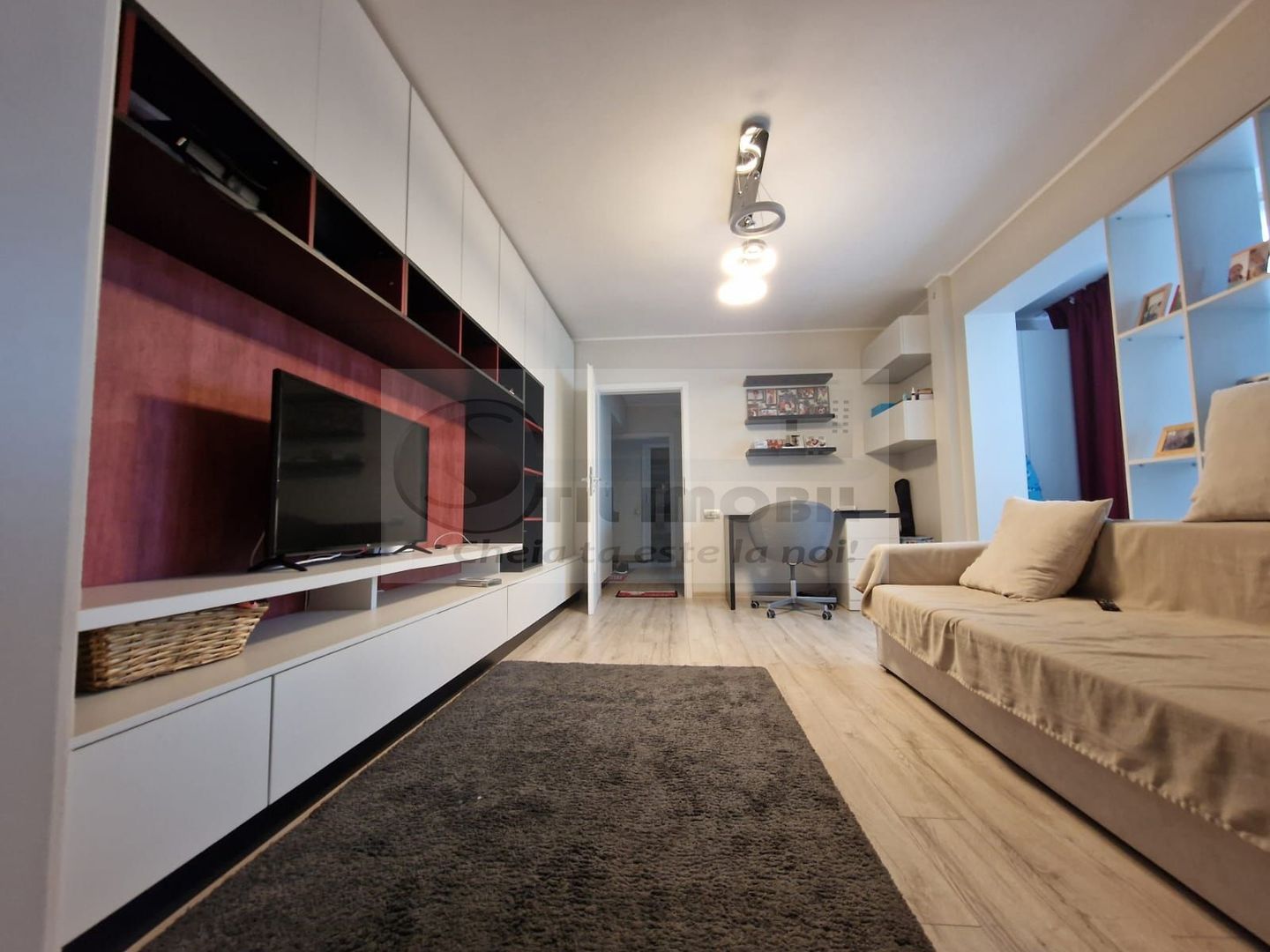 Liber, mobilat modern, apartament 3 camere, Tatarasi Posta, etaj 3/4 - Poză 3