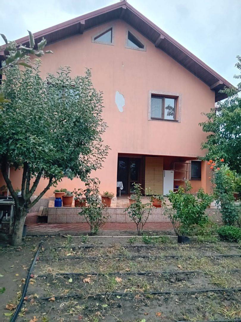 Casă Spațioasă P+1+M, 265 mp Utili, 1000 mp Teren – Toate Utilitățile, Vânători - Poză 2